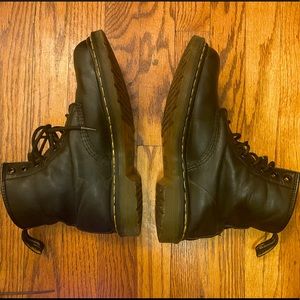 Dr Martens 1460 smooth leather 8 hole black lace up boots